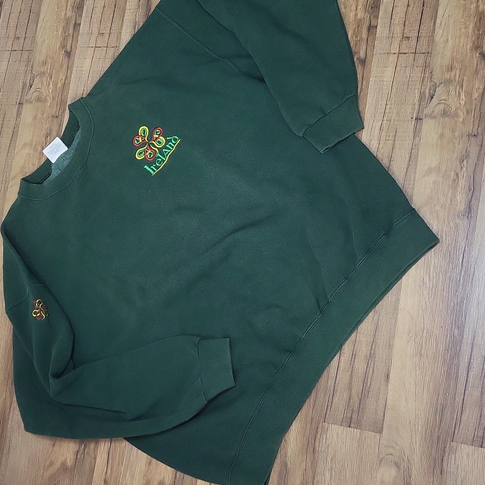 Vtg SANTEE Green Cotton Embroidered Ireland Clover To Left Chest Sweatshirt
